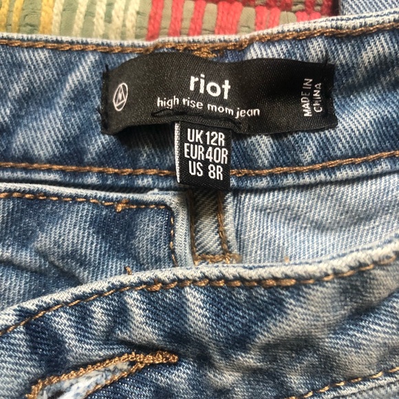 NWOT Missguided High Rise Mom Jeans - Picture 3 of 5
